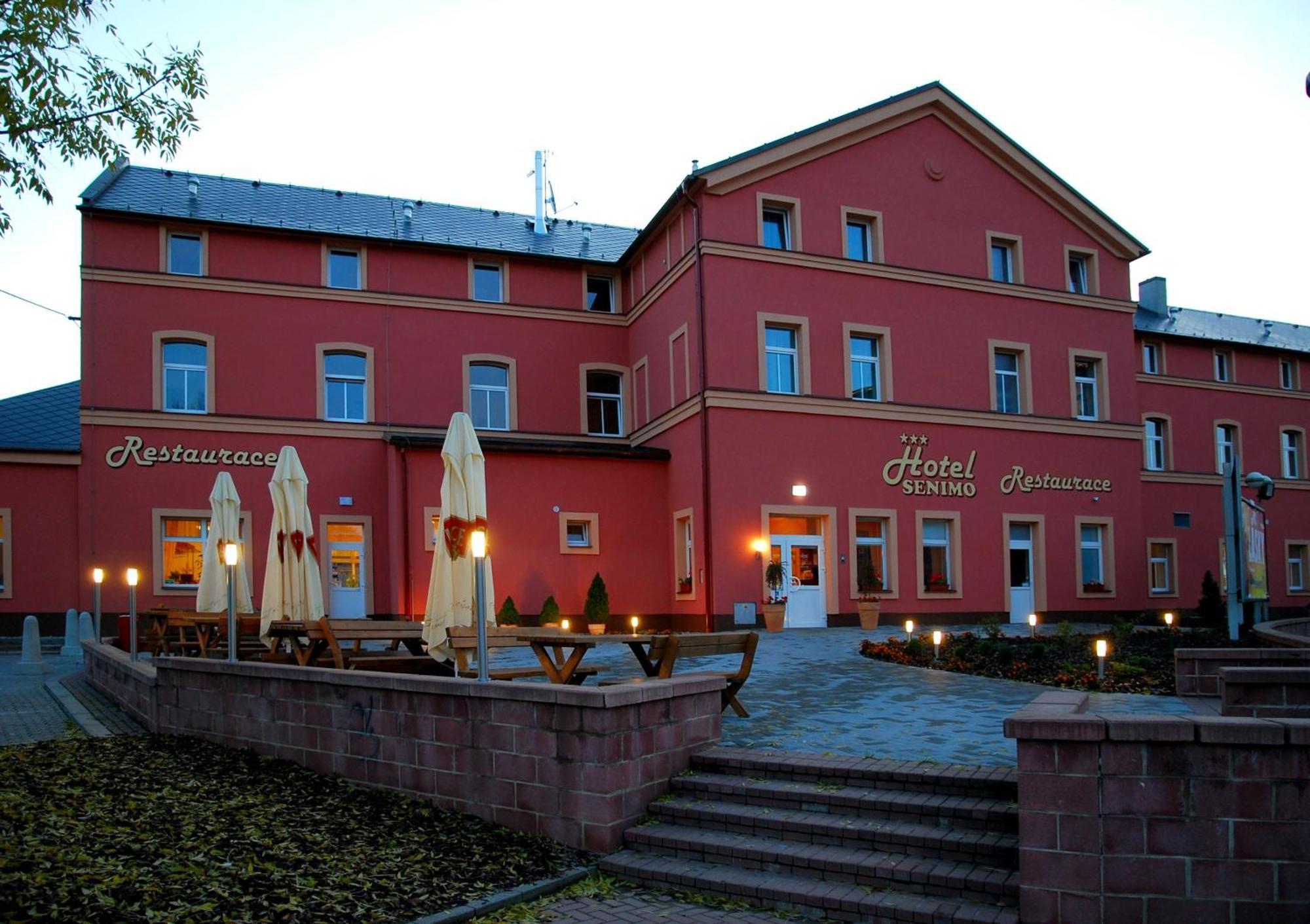 Hotel Senimo Olomouc Bagian luar foto