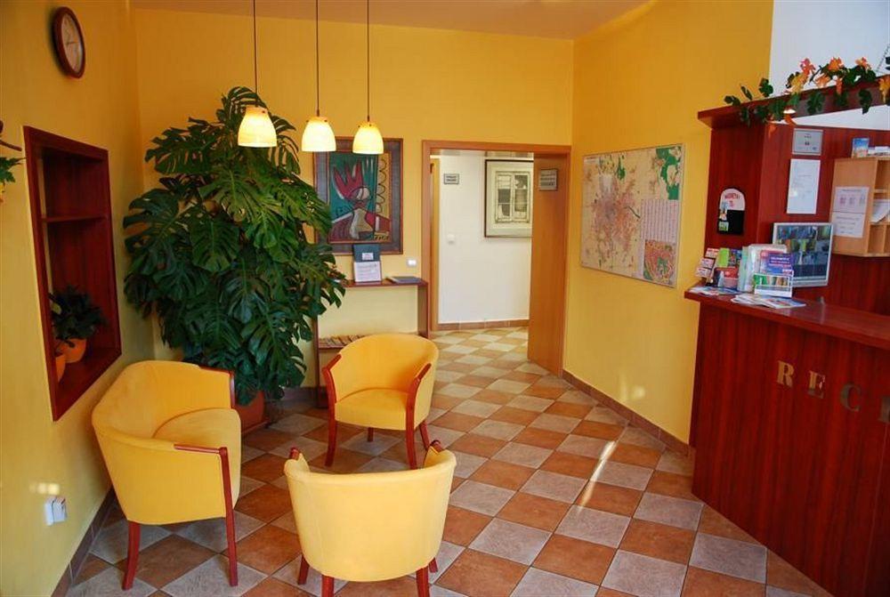 Hotel Senimo Olomouc Bagian luar foto