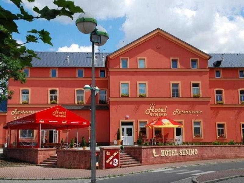Hotel Senimo Olomouc Bagian luar foto