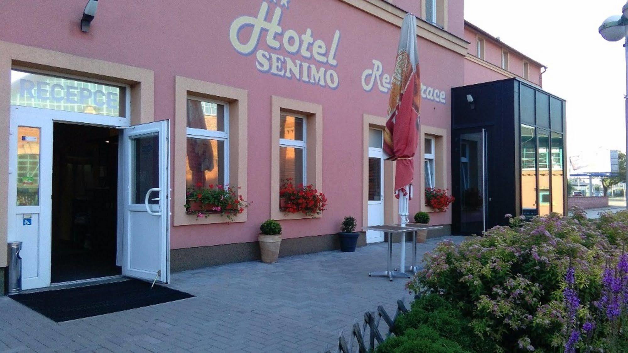 Hotel Senimo Olomouc Bagian luar foto