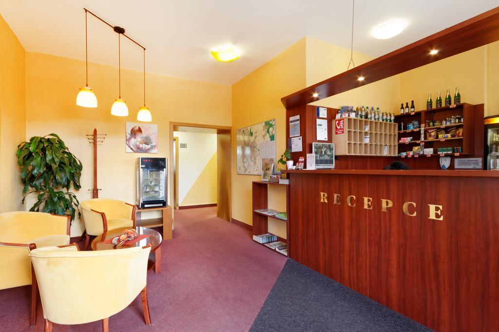Hotel Senimo Olomouc Bagian luar foto
